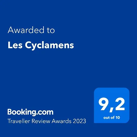 Les Cyclamens Apartment *