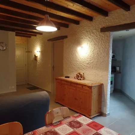 Les Cyclamens Apartment